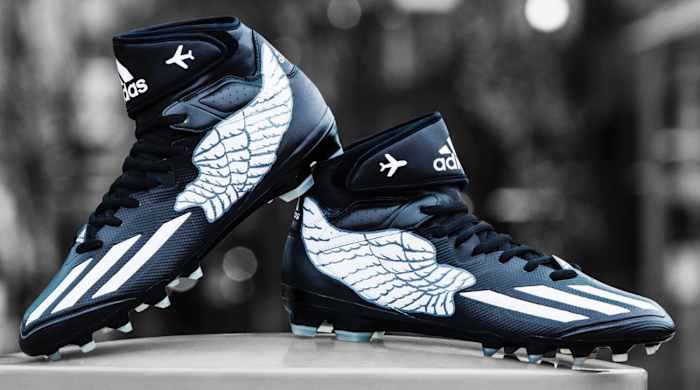 jimmy-graham-week-13-cleats.jpg